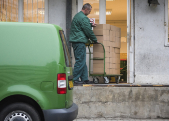 Ma útnak indult közel 200 kg összsúlyú küldemény